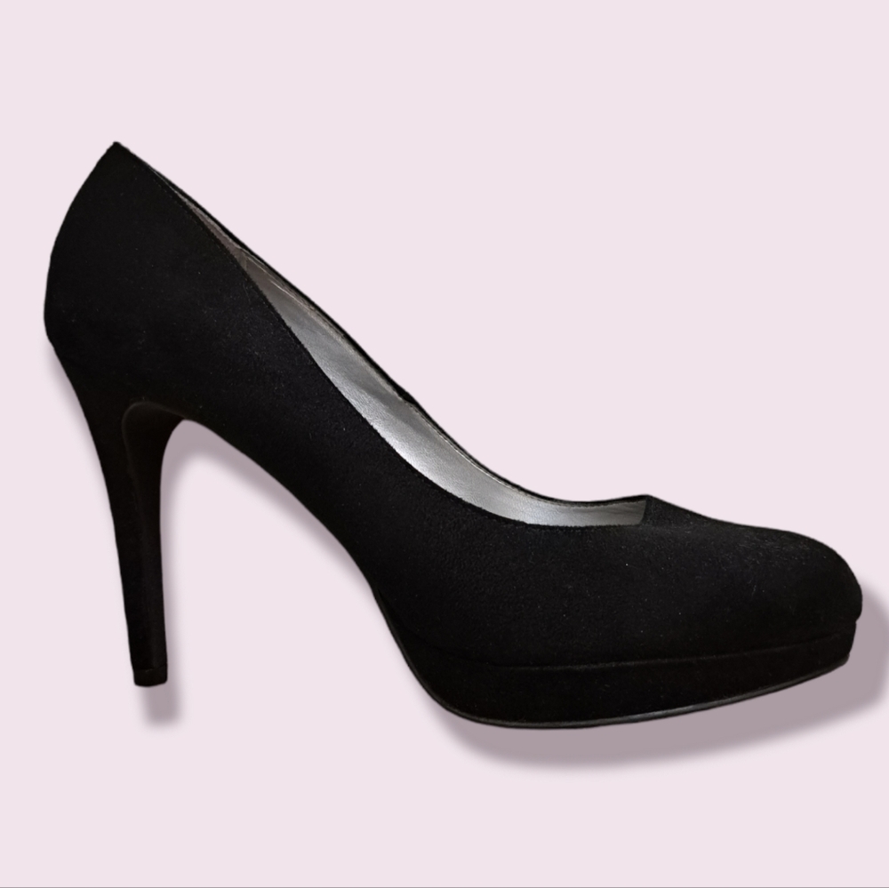 Suede platform pumps